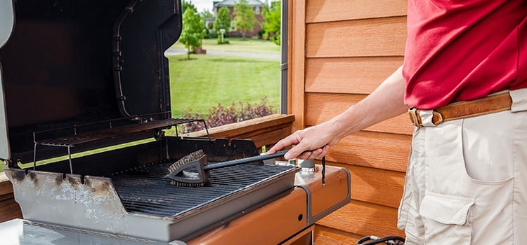 Clean Your Grill Properly before outdoor entertaining